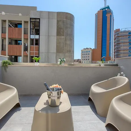 Paceville St Julians King Bed Wifi By Beyond Air Lejlighed