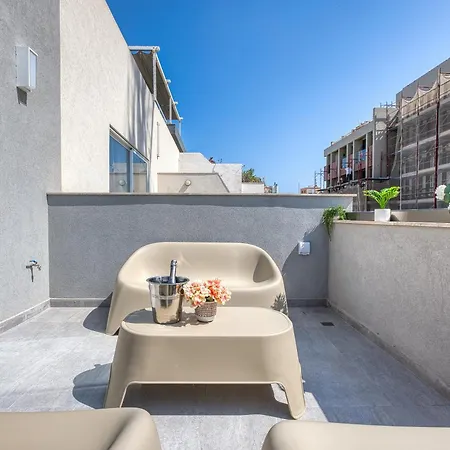 Paceville St Julians King Bed Wifi By Beyond Air