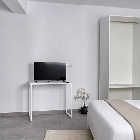 Paceville St Julians King Bed Wifi By Beyond Air *