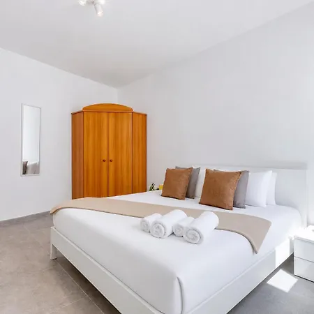 Paceville St Julians King Bed Wifi By Beyond Air Lejlighed