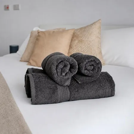 Paceville St Julians King Bed Wifi By Beyond Air Lejlighed