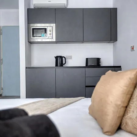 Paceville St Julians King Bed Wifi By Beyond Air Lejlighed Saint Julian's