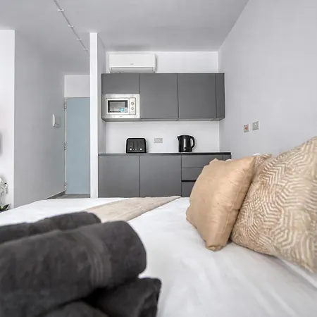Paceville St Julians King Bed Wifi By Beyond Air * Saint Julian's