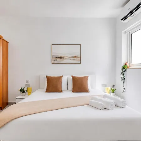 Paceville St Julians King Bed Wifi By Beyond Air * Saint Julian's