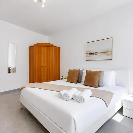 Paceville St Julians King Bed Wifi By Beyond Air Lejlighed *